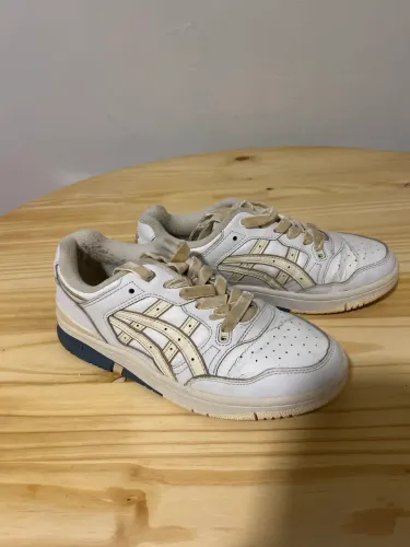 Tênis asics tamanho 35