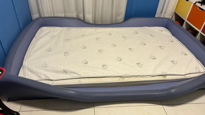 Vendo cama Inphantil montessori tam. Viúva.