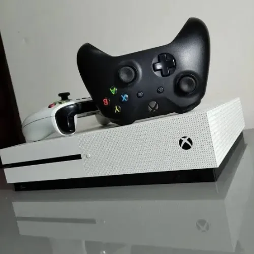 Xbox One S + 2 Controles Originais (Aceito Cartão)