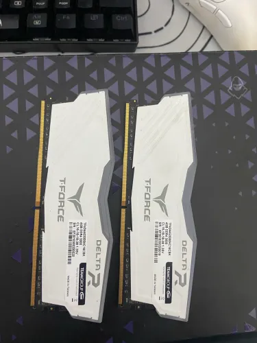 Memórias RAM T-Force Delta RGB 4GB Cada uma