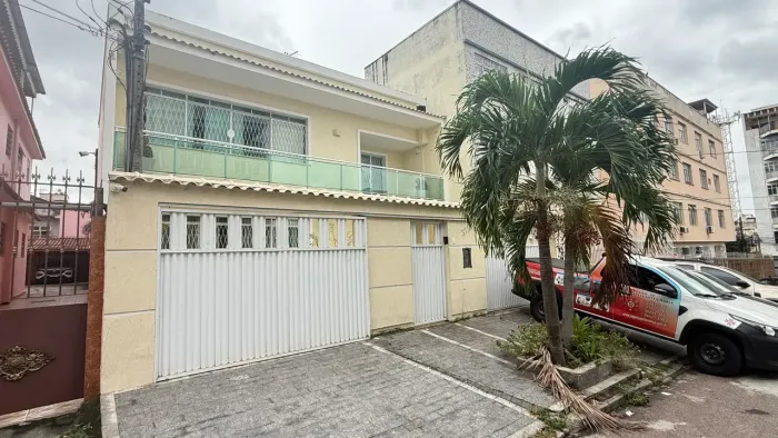 Casa para venda tem 247 metros quadrados com 4 quartos
