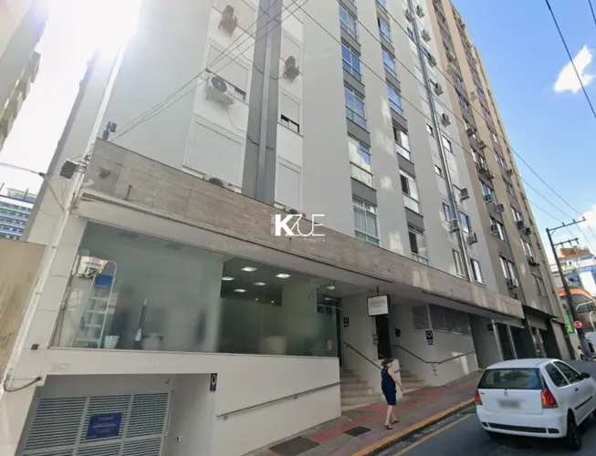 Apartamento 02 dormitórios + dependência para alugar no Centro de Florianópolis - SC