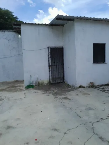Casa aconchegante a venda. Aceito carro ou moto como parte do pagamento.