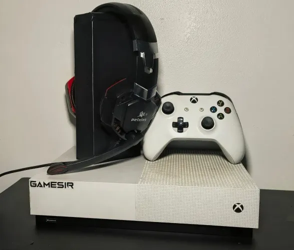 Xbox one s 1 tb *NÃO ACEITO OLX PAY, SOMENTE PIX OU CARTAO APOS TESTAR O PRODUTO EM MÃOS!*