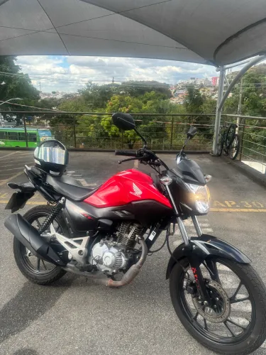 Vendo start 2025 único dono, possui manual chave reserva.