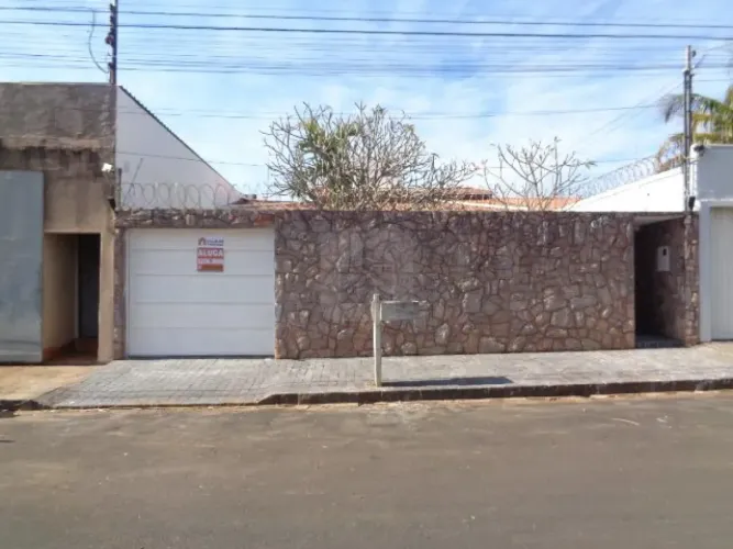 Casa para locação no bairro Custódio Pereira
