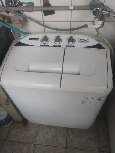 Vendo um tanquinho com centrífuga, a centrífuga precisa de reparos