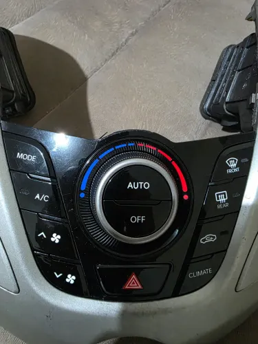 Moldura Central Painel C/ Comando Ar Veloster1.6 2012/2013