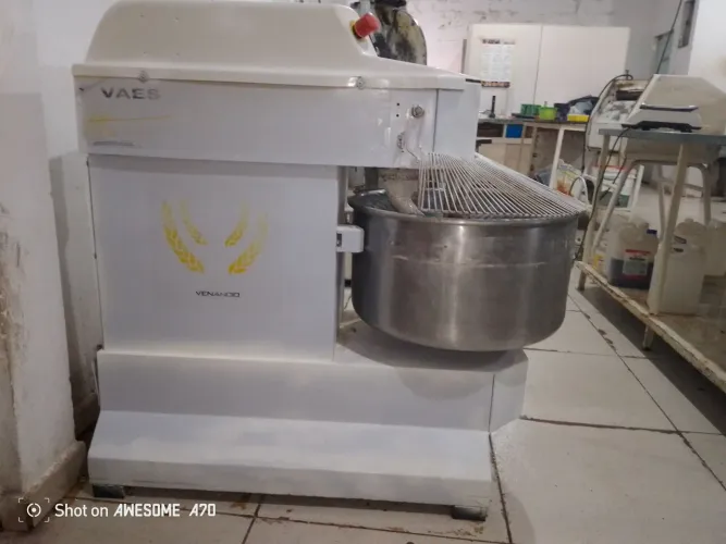 Masseira de fazer pão usada, para 25kg de farinha