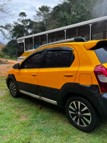 Toyota Etios Cross 1.5 Flex 16V 5P Mec. 2014