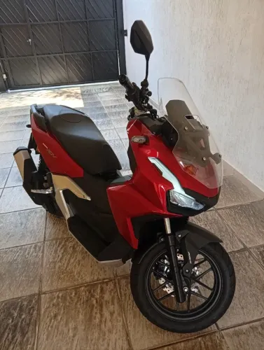 Vendo Honda ADV 160.