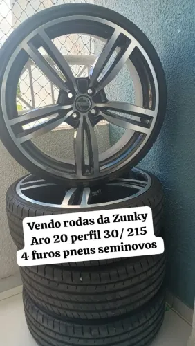 Jogo de rodas com pneus