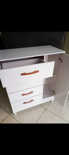 Vende se cômoda por 200 não entrego, não tenho transporte