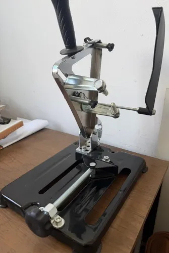 Suporte de bancada para esmerilhadeira