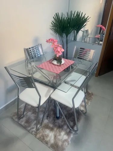 Vendo jogo mesa e cadeira