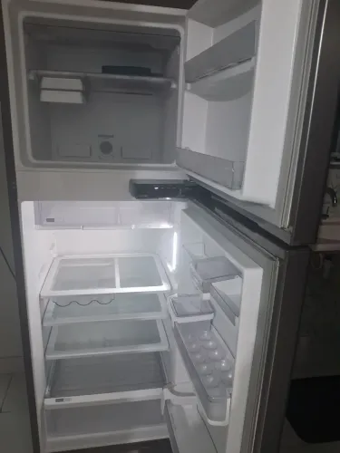  Geladeira e micro-ondas 