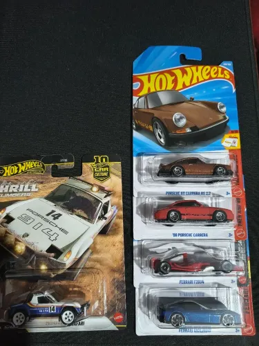 Miniaturas carrinhos Hotwheels Porsche e Ferrari