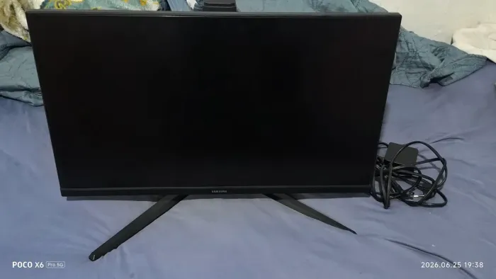 Samsung Odyssey G3 24 polegadas.