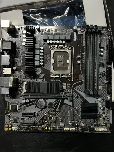 Gigabyte B660M DS3H DDR4 LGA1700 com Defeito | Sucata/Peças