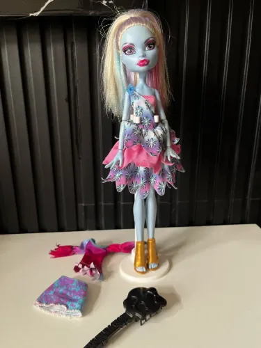 Abbey Bominable da coleção Dot Dead Gorgeous da Monster High