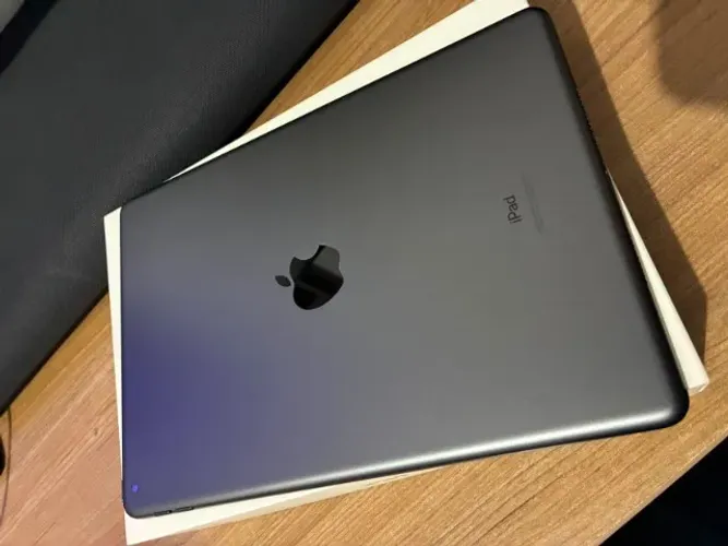 iPad 9ª Geração 10,2 - 64GB Prata - Completo + Acessórios | Ótimo Estado!