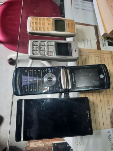 Lote celulares antigos **leia a descrição**