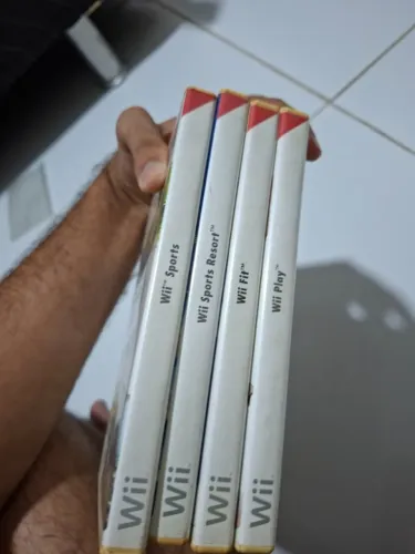Lote Wii Esportes: Sports, Resort, Play e Fit PAL Francês