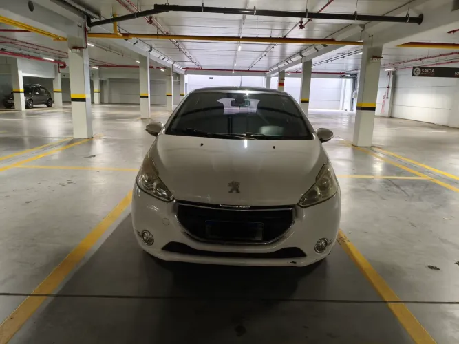 Peugeot 208 Griffe 1.6 Flex 16V 5P Aut. 2014