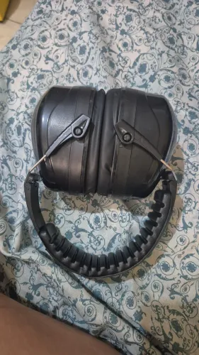 Earmuf novo Protetor auricular- nunca usado