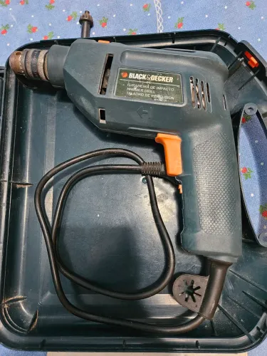 Furadeira Black & Decker 400W com Maleta e Brocas - Funcionando