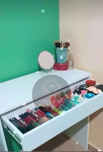 Penteadeira nova com uma gaveta 100% mdf branco.