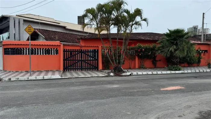 CASA COM 79,00 m² - MARACANÃ - PRAIA GRANDE SP