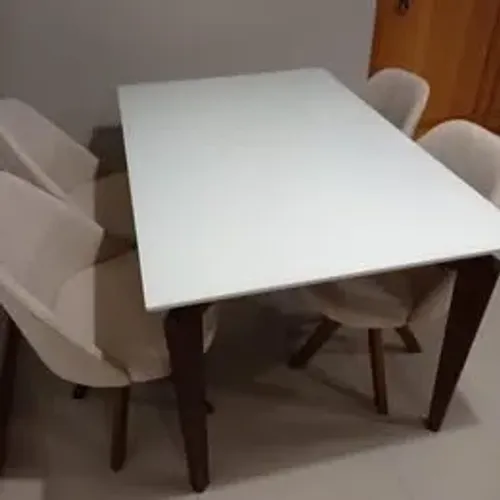 Mesa de Jantar Retangular Columbia com Tampo com Vidro Castanho com Branco - 1,40m
