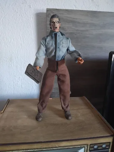 Boneco Evil Dead 2 (action figure Ash vestido) 