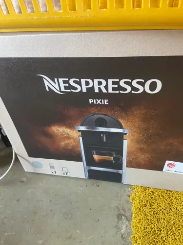 Nespresso pixie nova