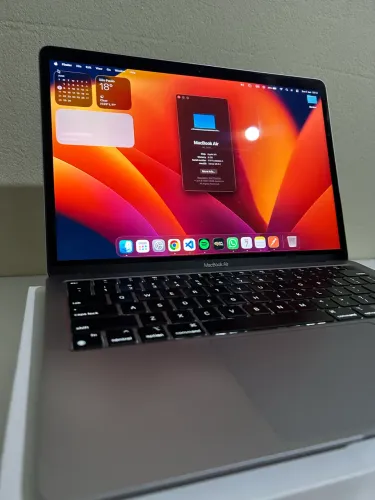 Macbook Air M1 - 8GB RAM 256GB SSD