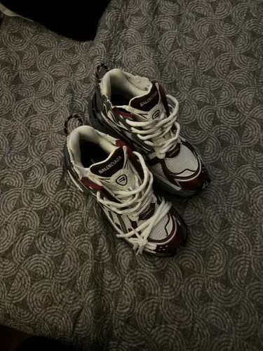 Balenciaga Runner Burgundy 1.0