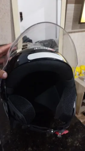 Capacete semi novo