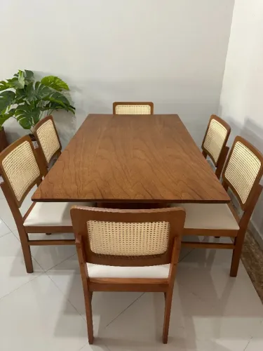 Mesa de Jantar 6 Lugares com Cadeiras em Madeira, Palhinha e Assento Courino - Seminova