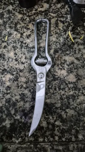 Tesoura para frango assado