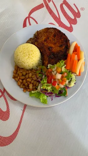 Auxiliar de cozinha e garçon(ete)