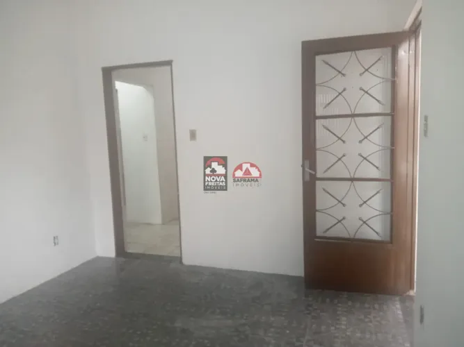 OPORTUNIDADE! CASA + 2 SALÕES COMERCIAIS À VENDA NO ARARETAMA!
