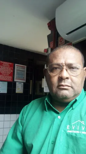 Porteiro   disponível   para  trabalhar 