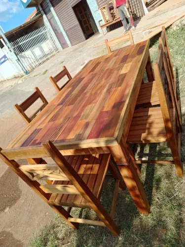 Mesa rústica com 6 cadeiras