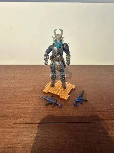 Boneco Fortnite Ragnaroc