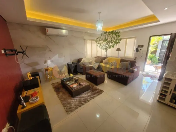 Sobrado à venda em Caraguatatuba, Balneário Recanto do Sol, com 3 quartos, 250m²