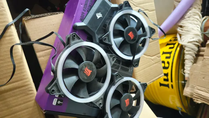 Kit com 3 fans rgb com controladora.