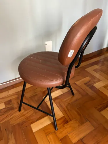 Cadeira estofada Tom Stok