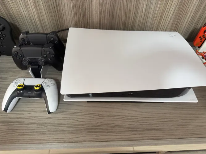 PlayStation 5 2TB + 3 controles e base de carregamento 