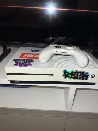 XBOX ONE S + CABOS + CONTROLE